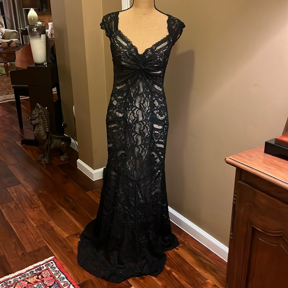 “Tempted by you” Nicole Miller lace gown